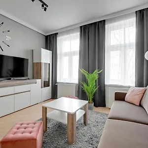 https://royal-rose-premium-beach-apartment.gdanskhotel.org